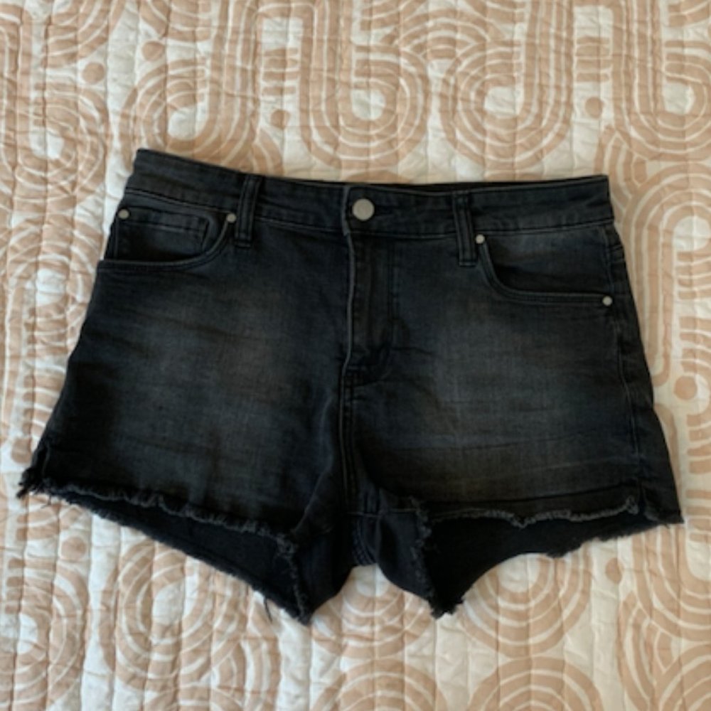 Midrise Black Denim Shorts 🖤